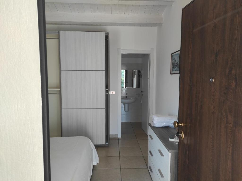 Łóżko lub łóżka w pokoju w obiekcie Sa Teria Village - Camere Deluxe -
