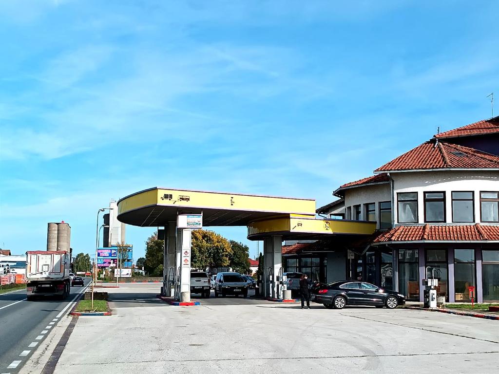 a gas station with a car parked in front of it at Motel Gas-Petrol Samac in Bosanski Šamac