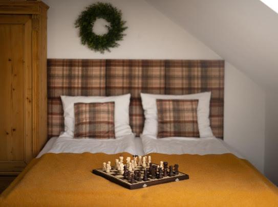 Posteľ alebo postele v izbe v ubytovaní Apartamenty U Harrego I Przy Stawie Spa z klimatyzacją, balia, sauna, ogrodem i parkingiem