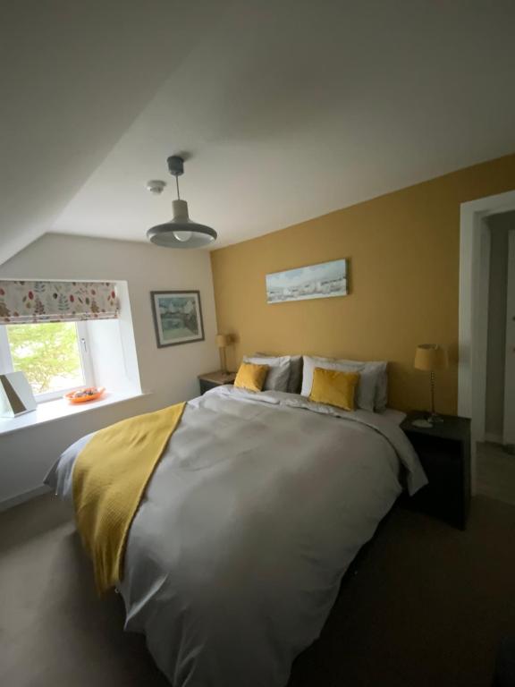 Postel nebo postele na pokoji v ubytování Kilmory House