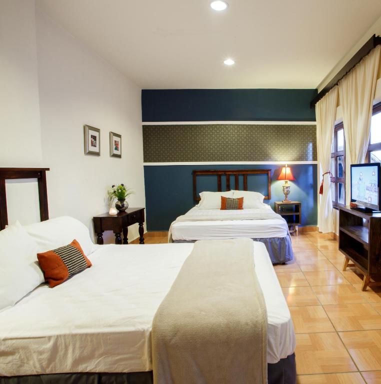 Postel nebo postele na pokoji v ubytování Hotel Plaza Yat Balam Anexo