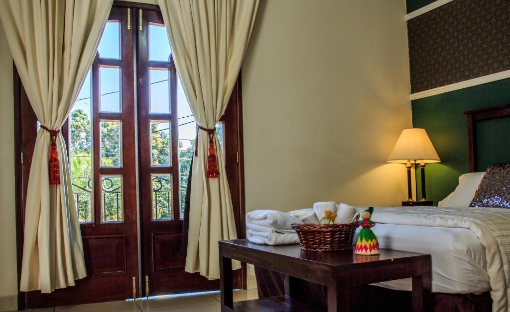 Postel nebo postele na pokoji v ubytování Hotel Plaza Yat Balam Anexo