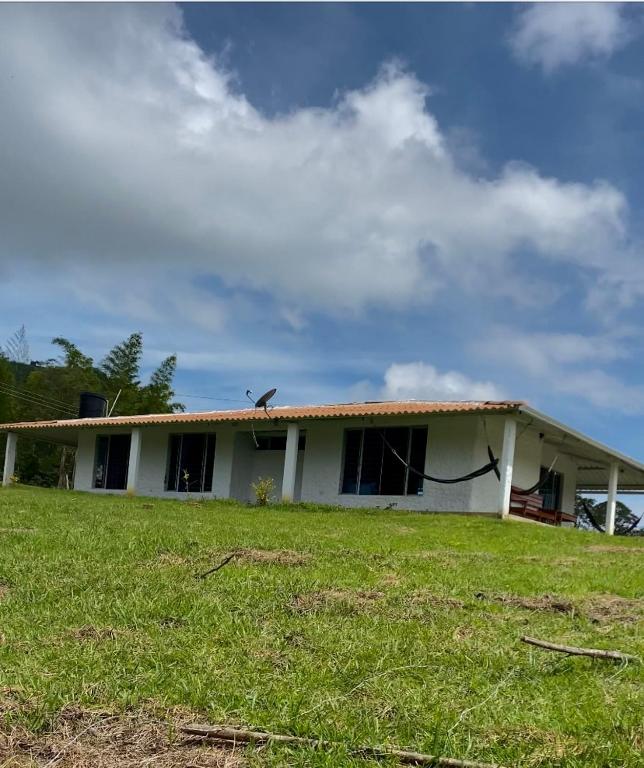a white house with a bird sitting on top of it at Finca Villa Anita Moniquirá Boyacá in Moniquirá
