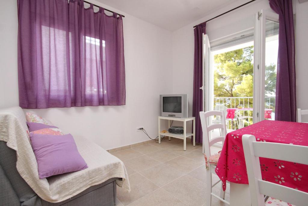 Fotografia z galérie ubytovania Apartments by the sea Rastici, Ciovo - 9208 v Trogiri