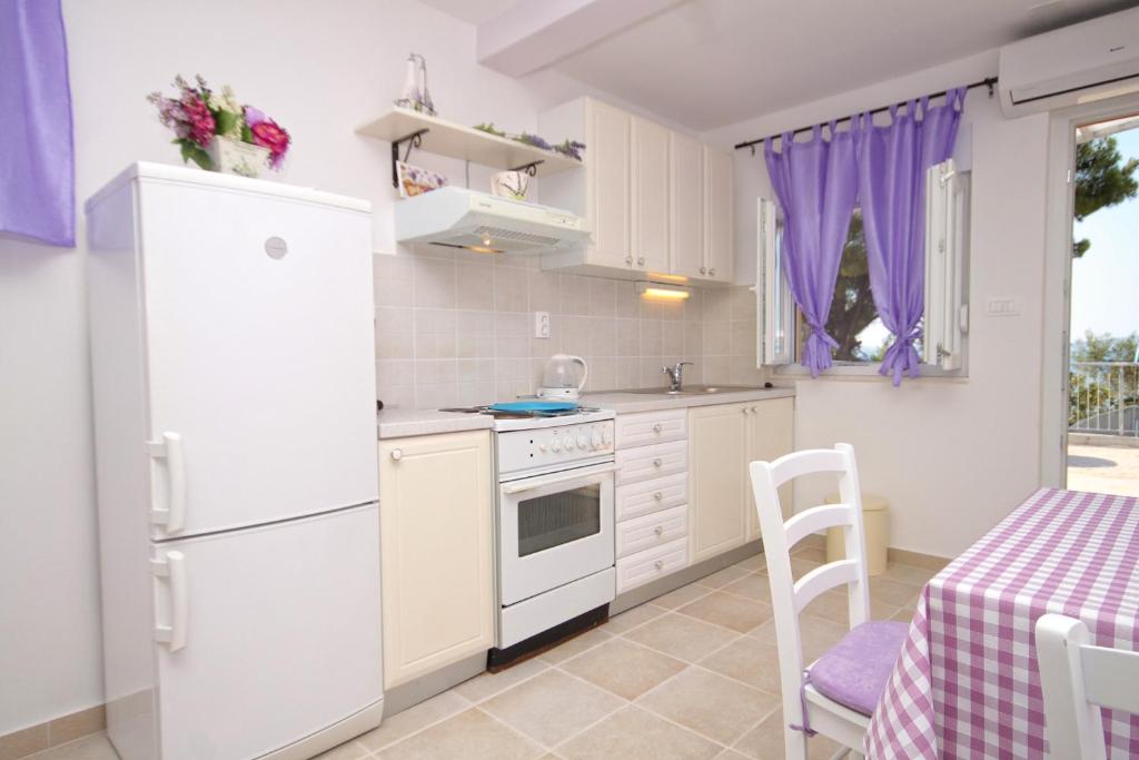 Fotografia z galérie ubytovania Apartments by the sea Rastici, Ciovo - 9208 v Trogiri