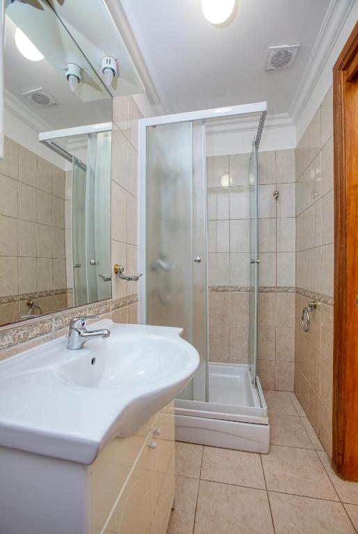 Koupelna v ubytování Apartments by the sea Brodarica, Sibenik - 4194