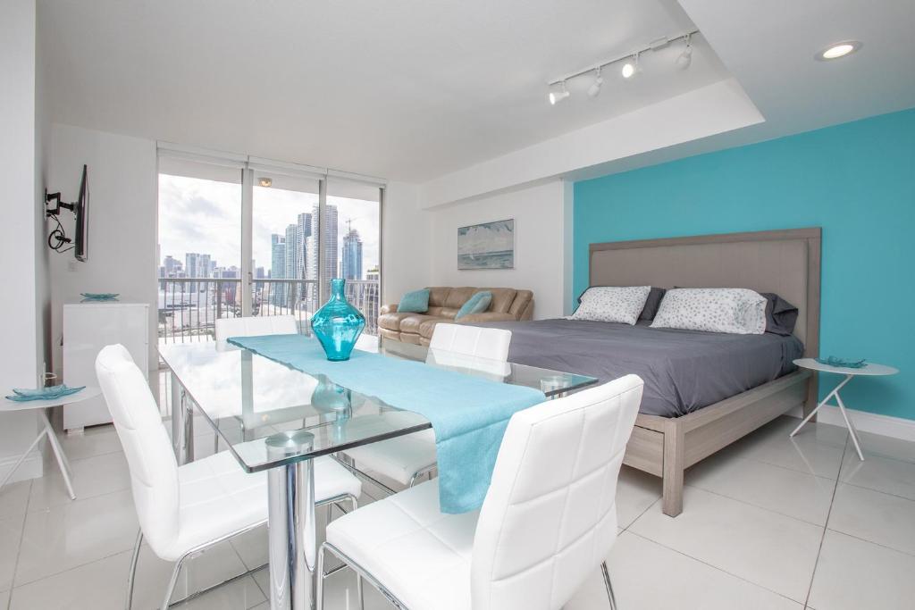 Luxury Studio Apartment with Ocean View in Downtown, Miami, USA ...