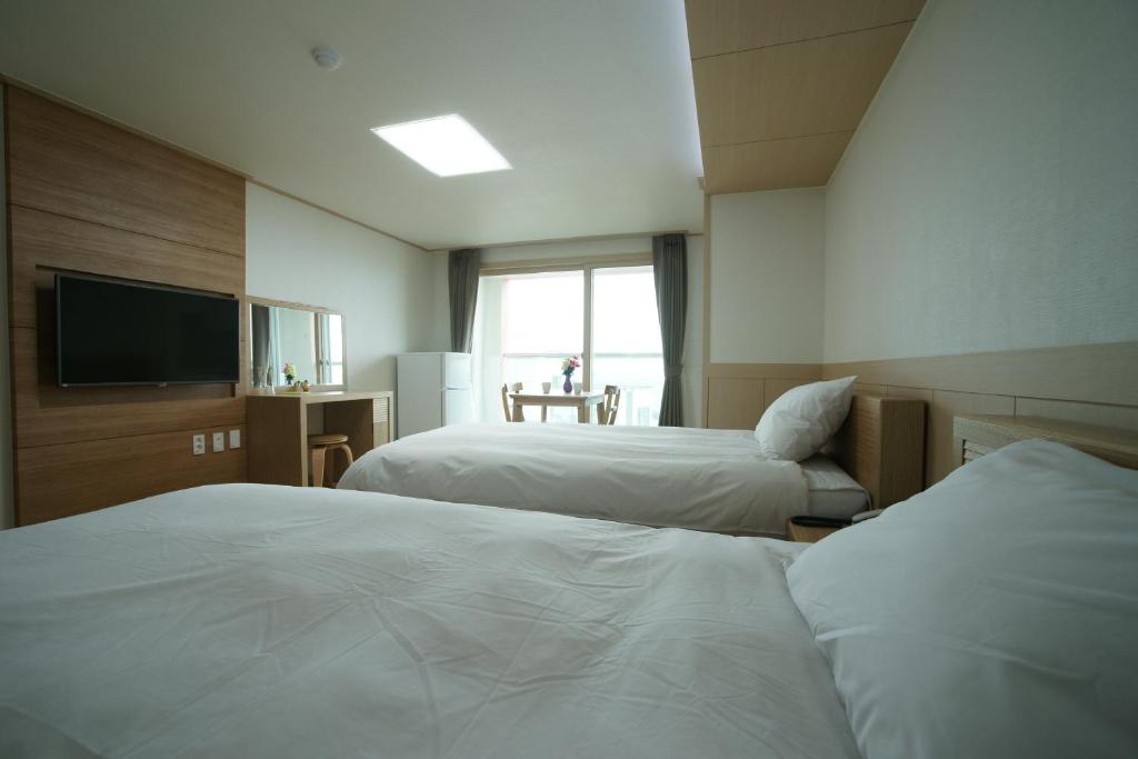 The Beach Pension - Standard Twin Room With Sea View