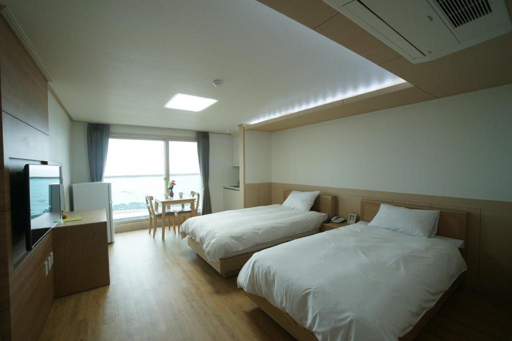 The Beach Pension - Deluxe Twin Room With Sea View