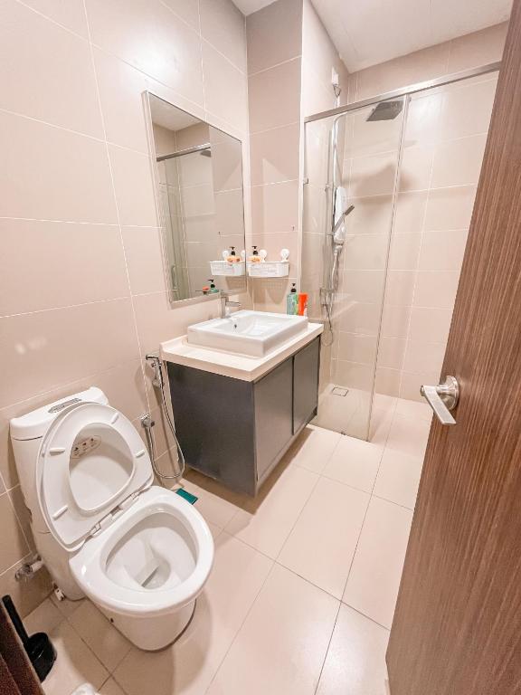 Koupelna v ubytování [Starry Homes @ Green Haven] 2Beds 2Bath+Pool View