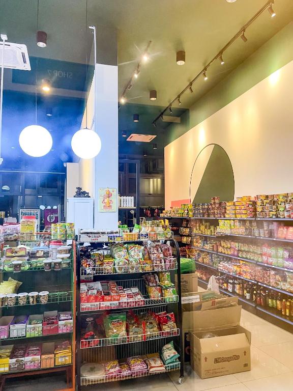 Supermarket nebo jiné obchody v  apartmánu nebo okolí