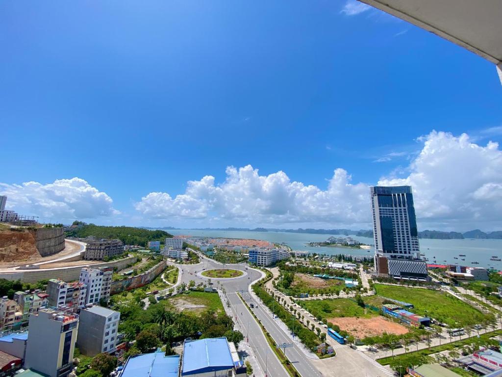 Homestay Hạ Long - Two-Bedroom Apartment With Balcony