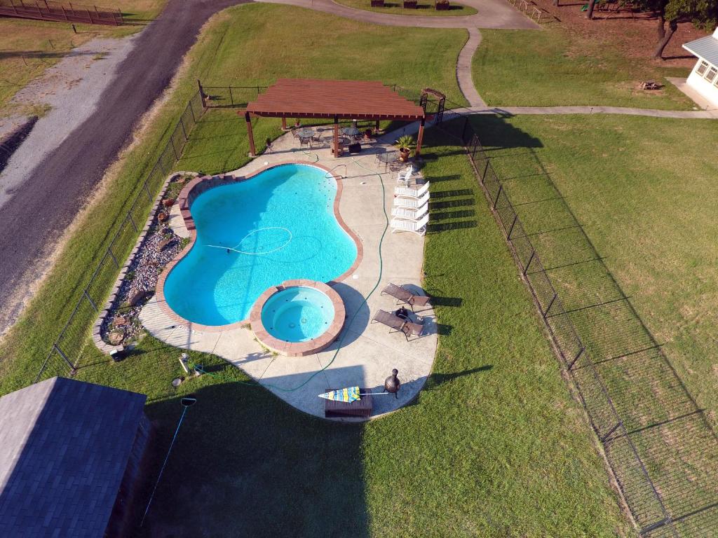 Luxury 11BR 6500 SFT Ranch Retreat near TX Motor Speedway - Sleeps 25