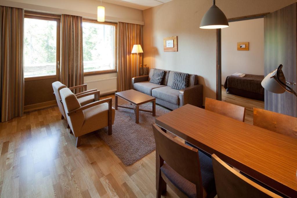 Posezení v ubytování Lapland Hotels Luostotunturi & Amethyst Spa