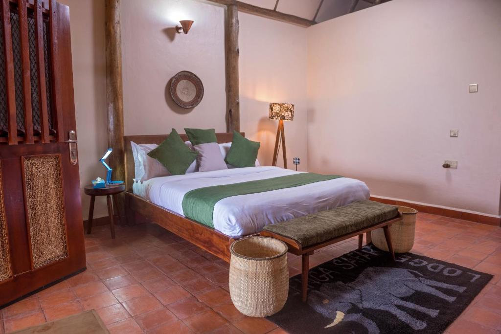 Postel nebo postele na pokoji v ubytování Tilenga Safari Lodge