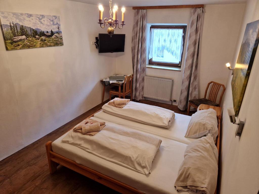 Postel nebo postele na pokoji v ubytování Gasthof Post