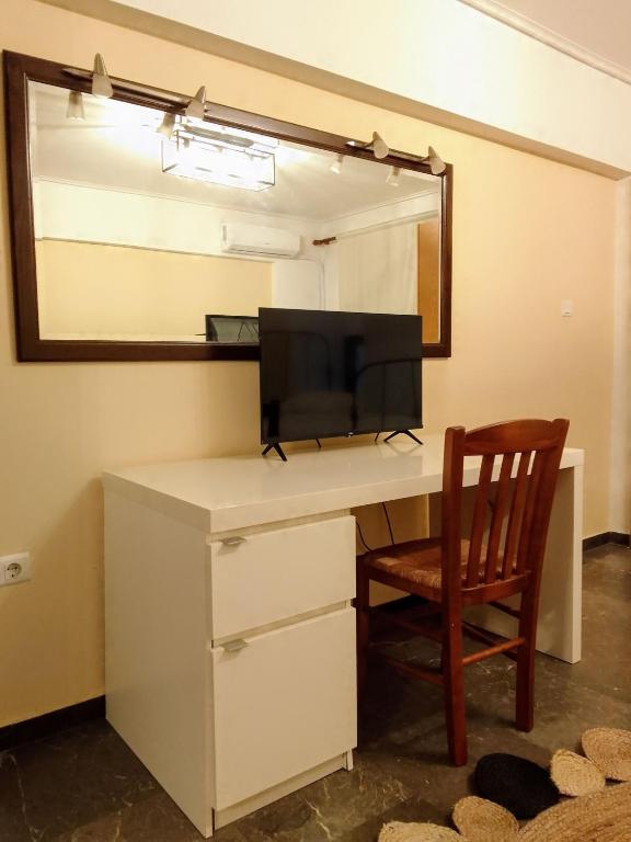 TV a/nebo společenská místnost v ubytování Central Athens Pad