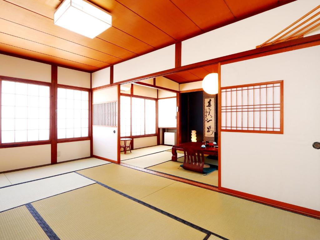 Fotografie z fotogalerie ubytování 富山県 よしのや旅館 v destinaci Nanto