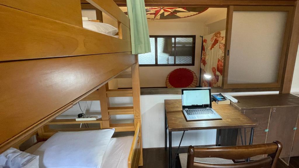 Postel nebo postele na pokoji v ubytování Guesthouse KYOTO COMPASS