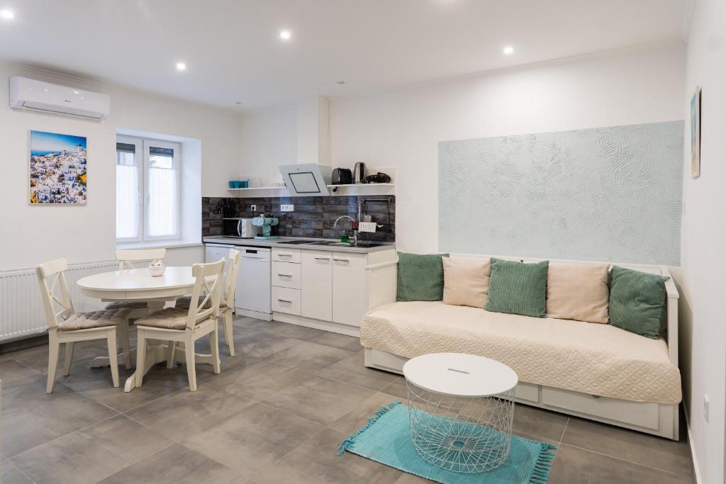 Kuchyň nebo kuchyňský kout v ubytování MYKONOS APARTMAN