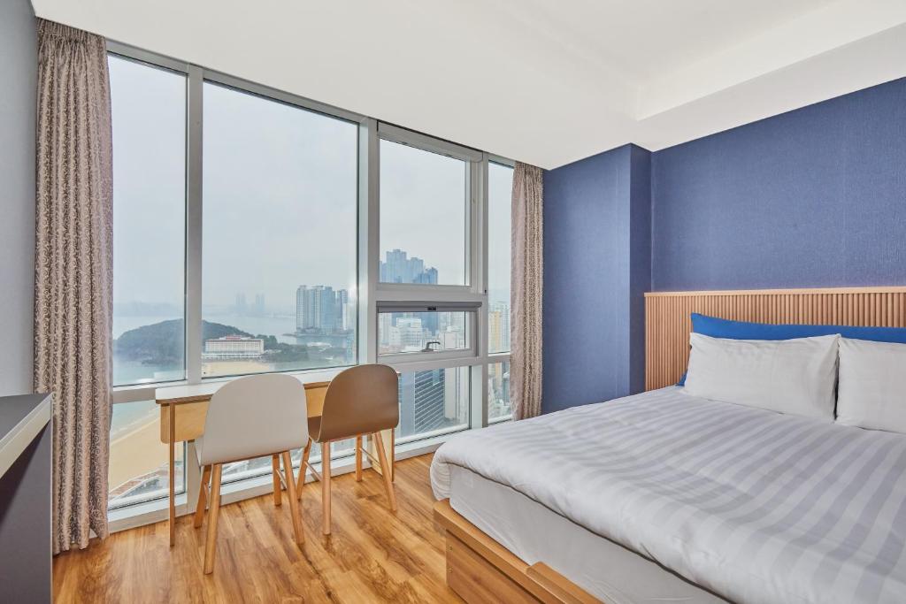 Postel nebo postele na pokoji v ubytování Kolon Seacloud Hotel