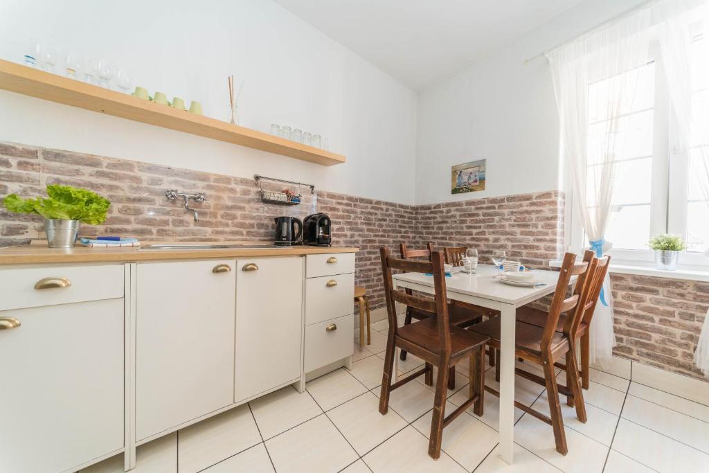 Kuchyňa alebo kuchynka v ubytovaní Apartament Przytulny Starówka Old Town Piwna