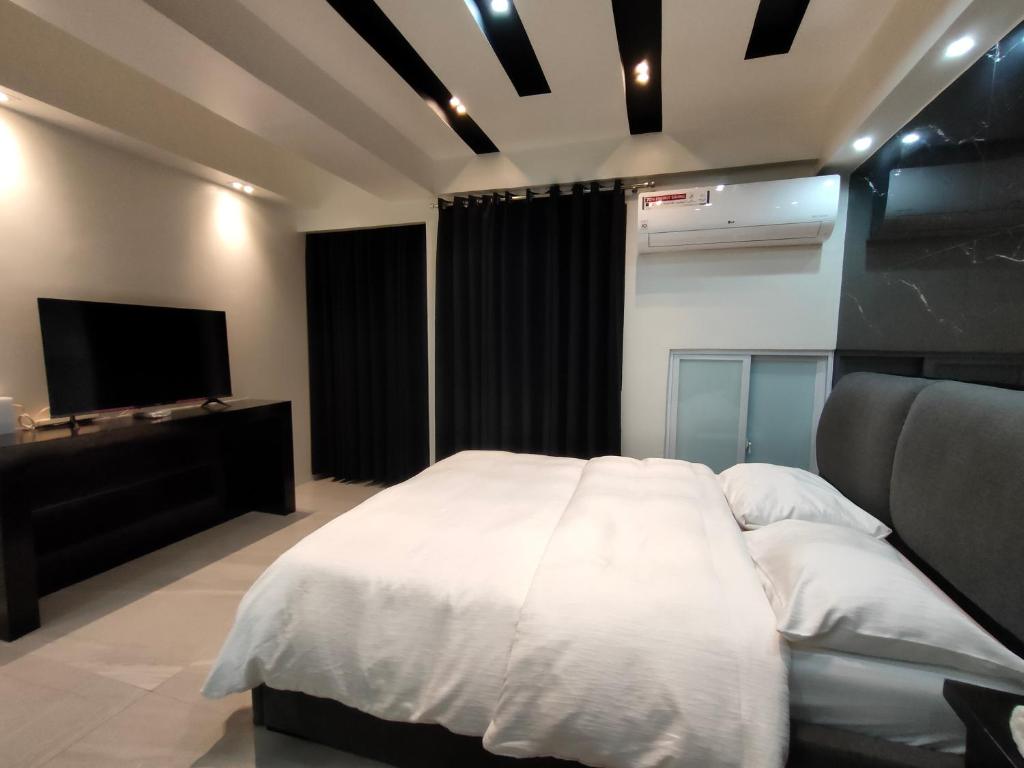 Burgundy McKinley Place Service Apartment - 工作室公寓