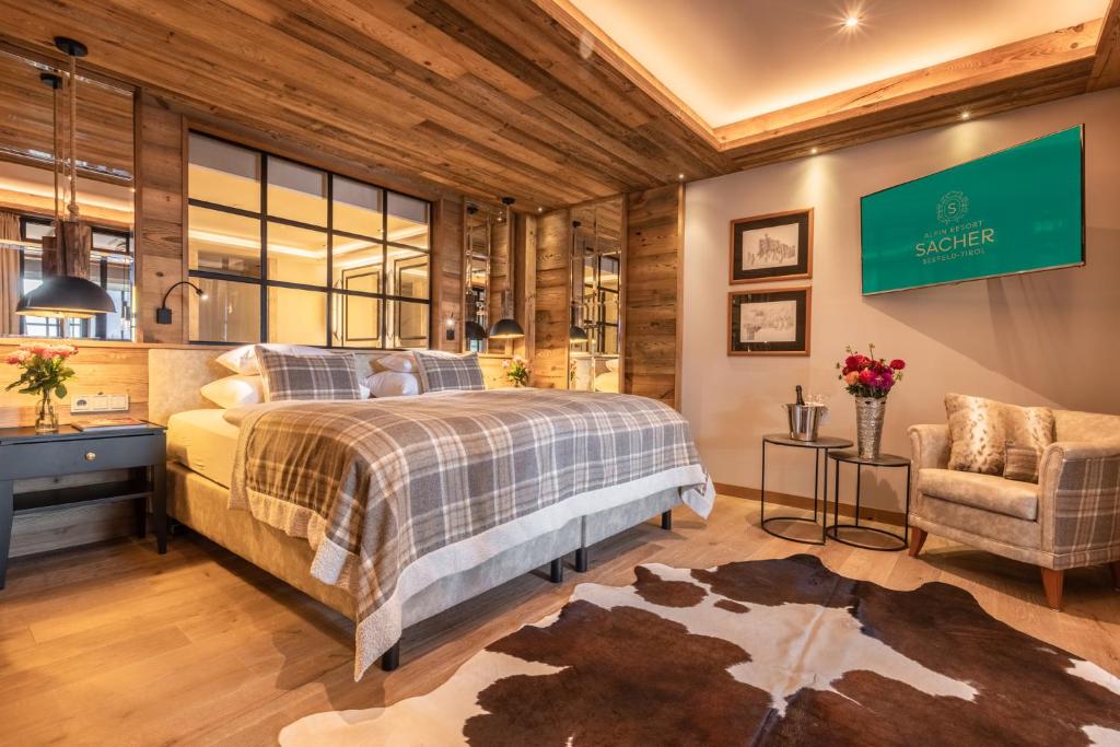 Postel nebo postele na pokoji v ubytování Alpin Resort Sacher