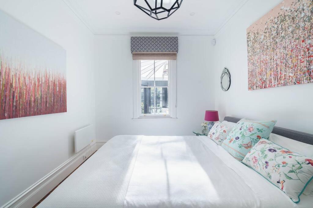 a white room with a large white bed in it at Bryn-y-Mor Cottage Romantic Fireplace Couples in Leura
