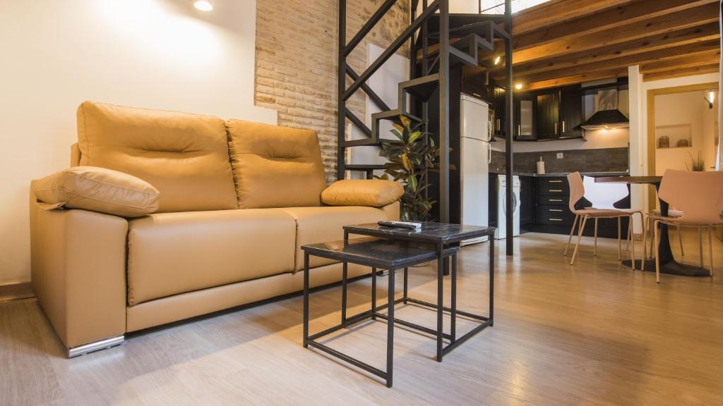 Posezení v ubytování Madera y Piedra - Apartamentos Aloha Toledo