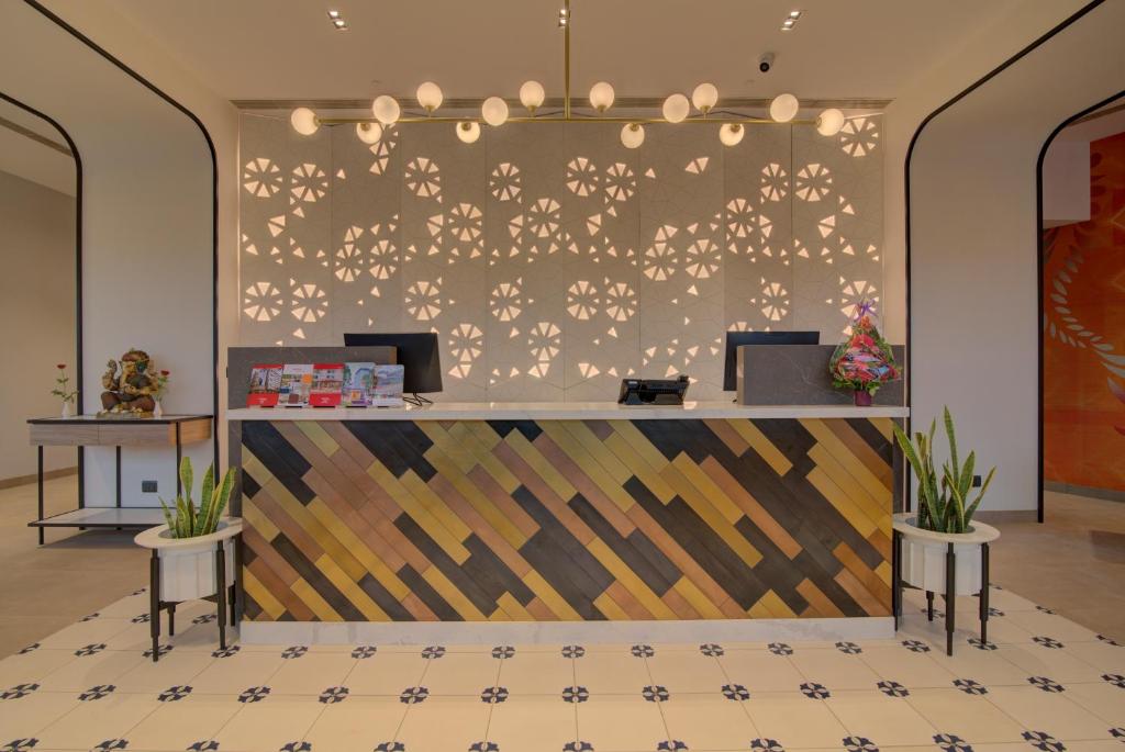 Vstupní hala nebo recepce v ubytování 7 Apple Hotel Nashik