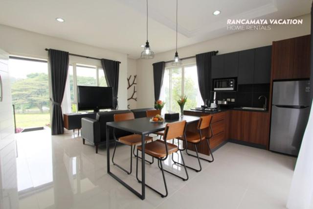 A kitchen or kitchenette at R Hotel Rancamaya