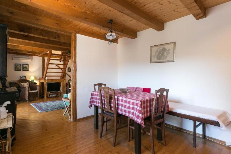 Posedenie v ubytovaní Rural villa Forest with private pool near Dubrovnik