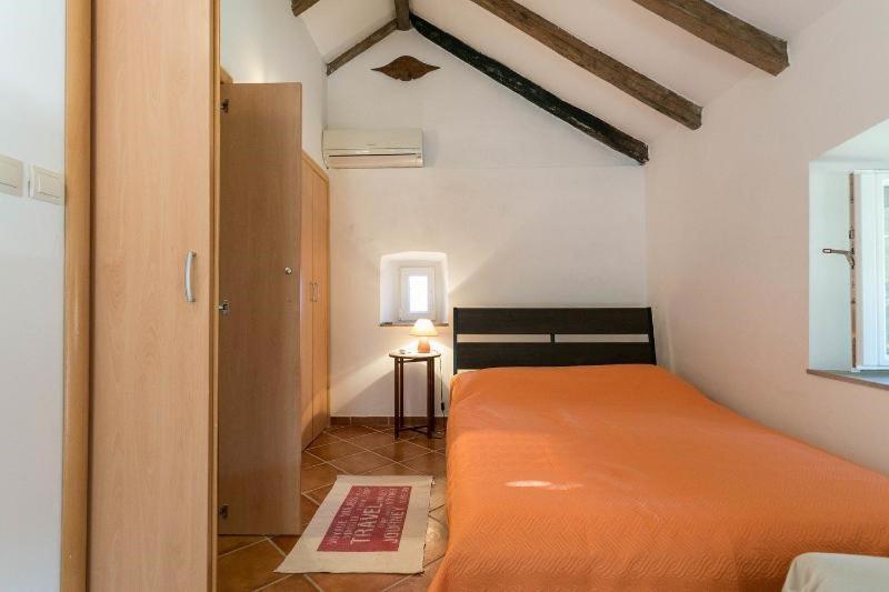 Posteľ alebo postele v izbe v ubytovaní Rural villa Forest with private pool near Dubrovnik