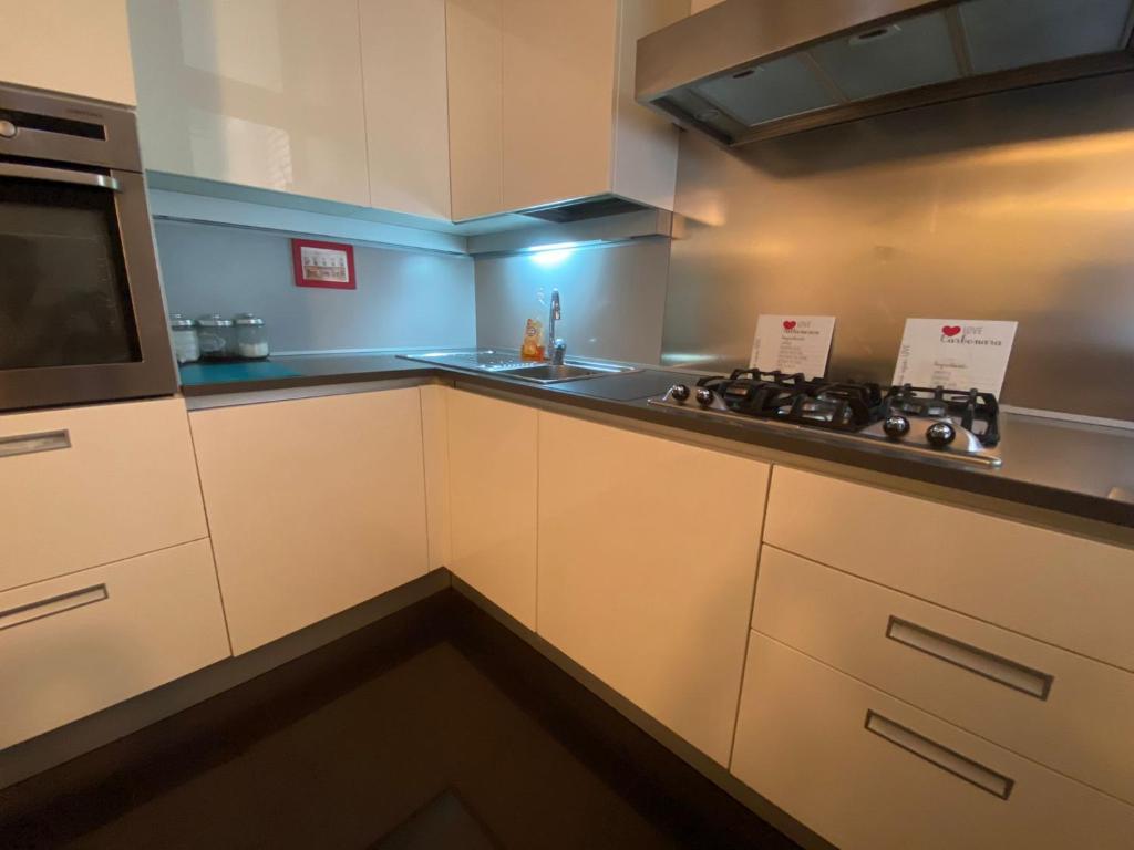 A kitchen or kitchenette at San Giovanni Lovely Loft