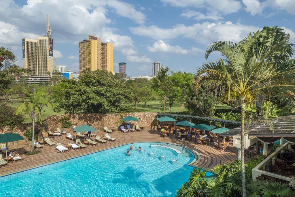 Bazén v ubytování Nairobi Serena Hotel nebo v jeho okolí