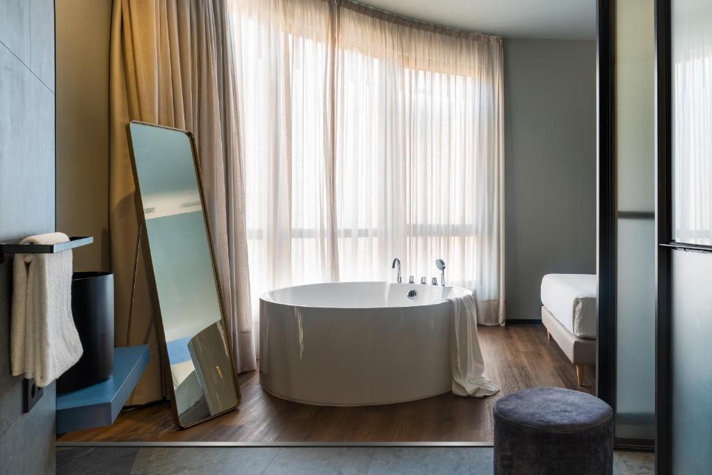 Muralla Sevilla Suites By Lola