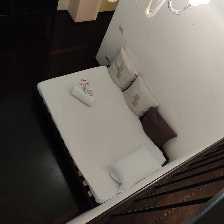A bed or beds in a room at San Giovanni Lovely Loft