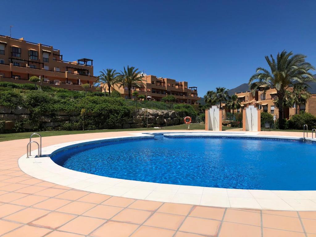 Bazén v ubytování Beautiful 2-Bed Apartment in Casares Costa nebo v jeho okolí