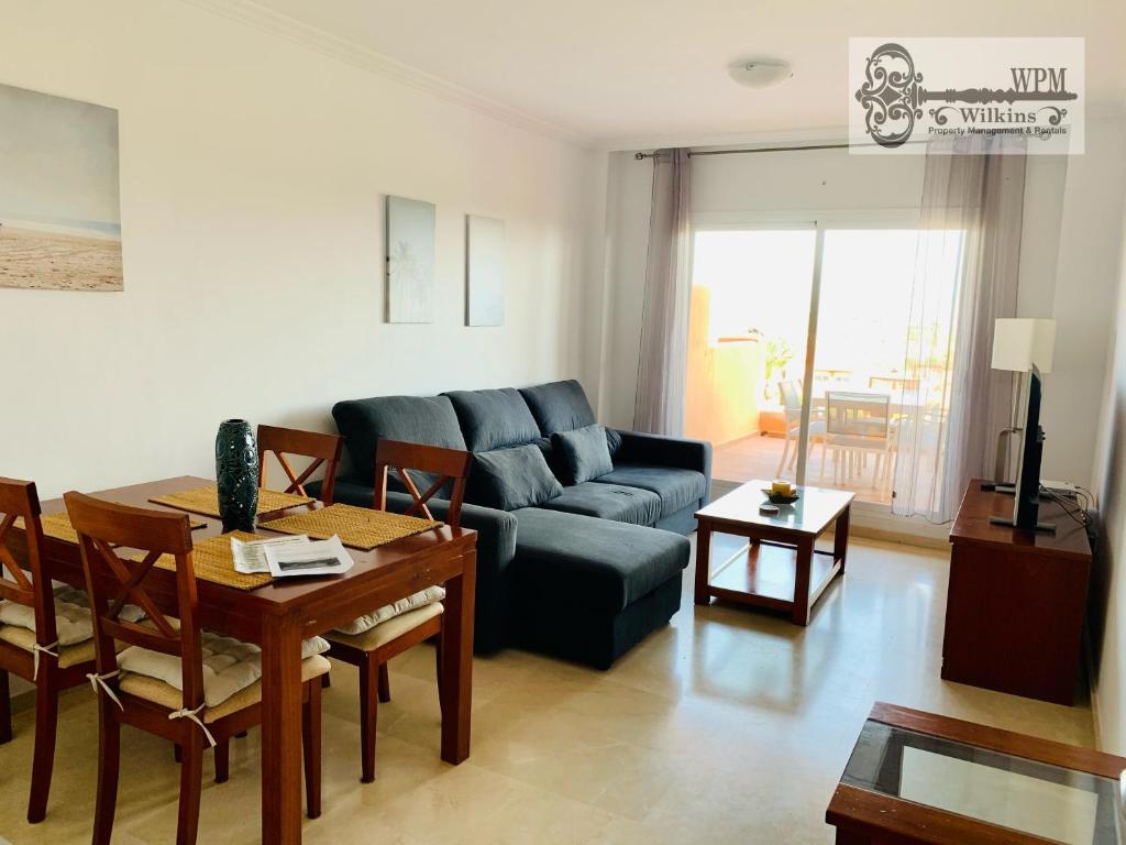 Posezení v ubytování Beautiful 2-Bed Apartment in Casares Costa
