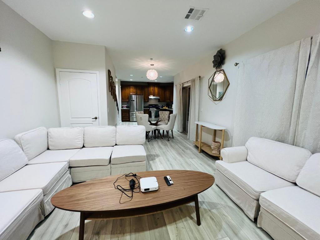 Near Disneyland TriLevel Modern Designer Vacation House, Fullerton