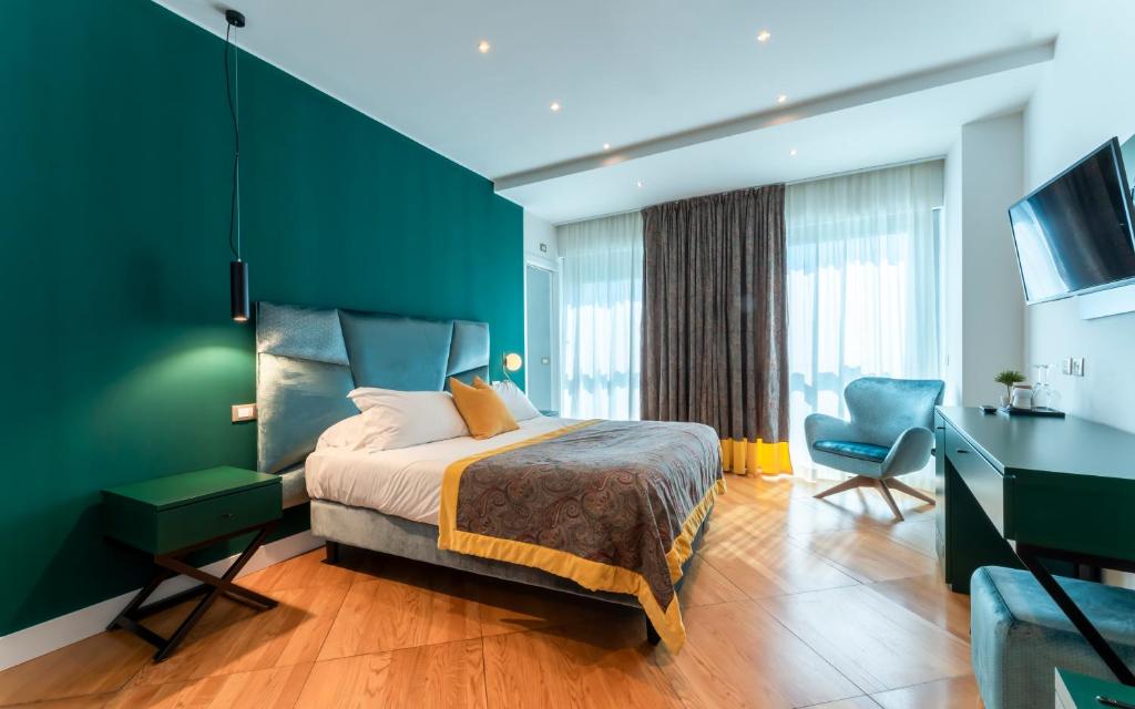 a bedroom with a bed and a green wall at Missori Suites in Milan