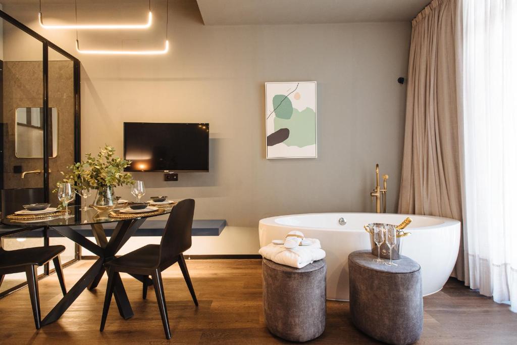 Muralla Sevilla Suites By Lola, Sevilla – Aktualisierte ...