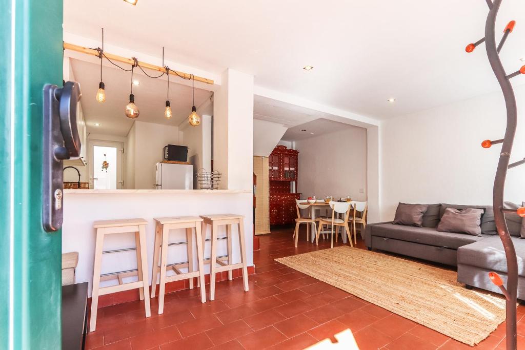 a living room with a couch and a table at Vita Portucale ! Costa Caparica Triplex w/ Terrace in Costa da Caparica