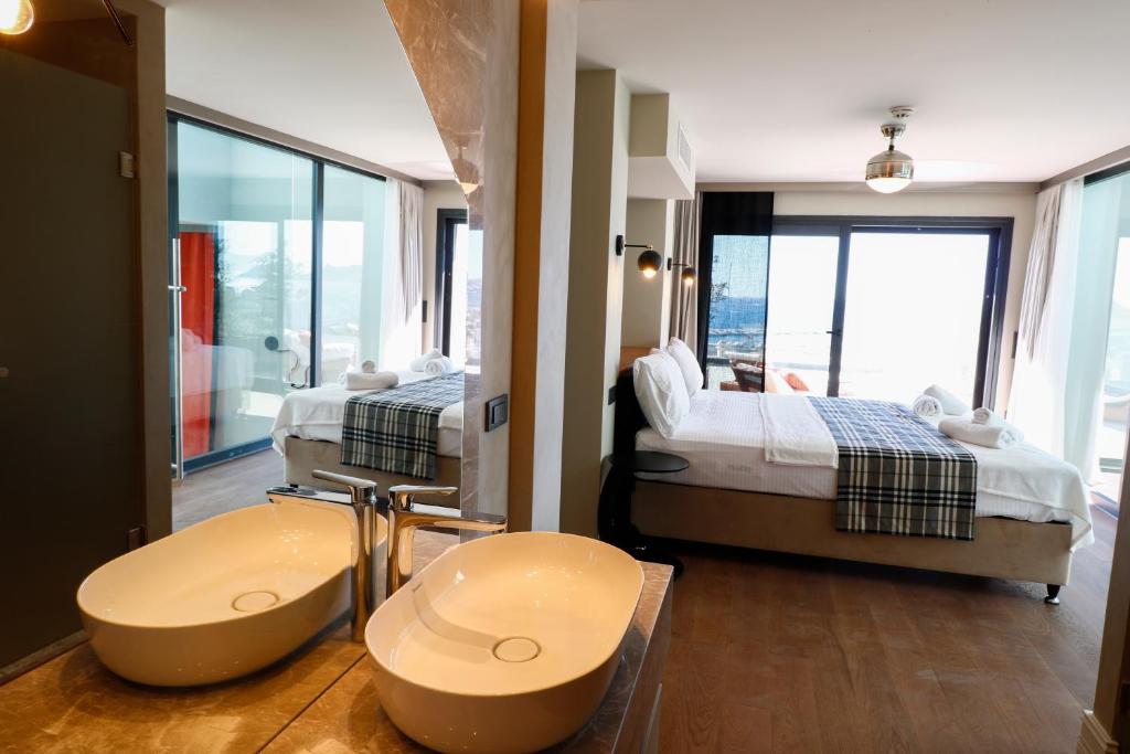 A bed or beds in a room at Vistaport A - Luxury Villa