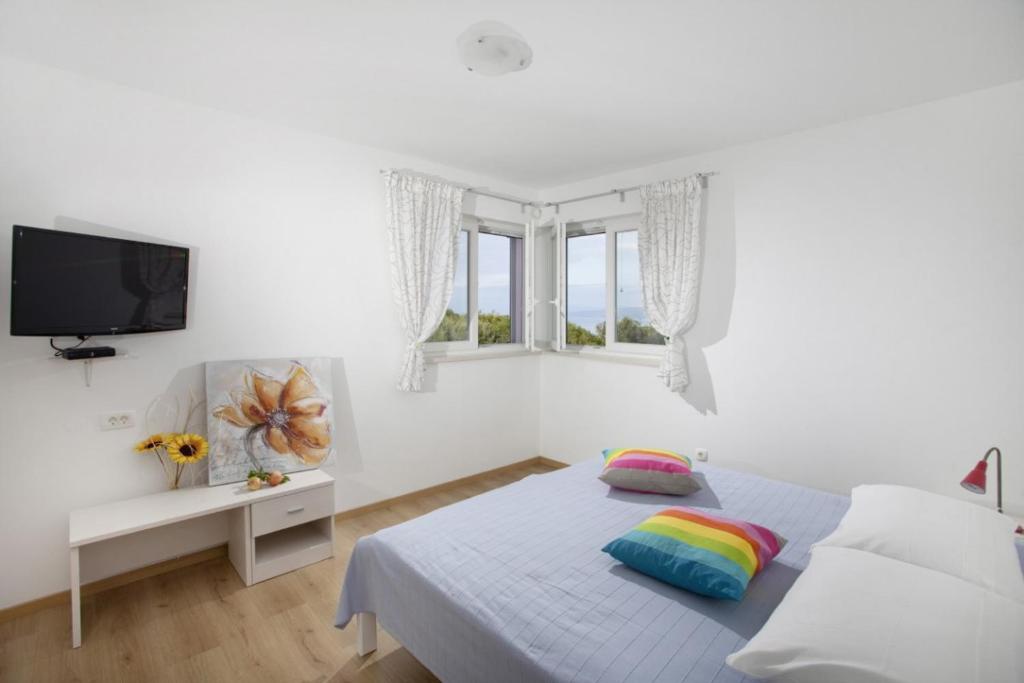 Postel nebo postele na pokoji v ubytování Villa Mirta in Crni (Haus für 8 Personen)