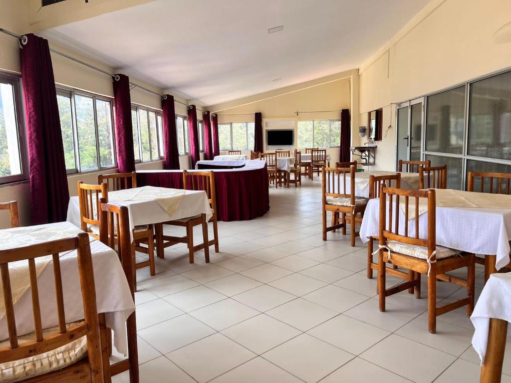 TV a/nebo společenská místnost v ubytování Lavender Garden Hotel