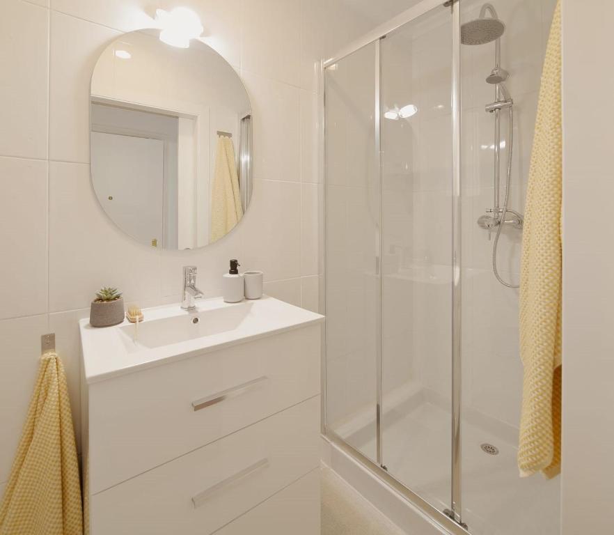 Koupelna v ubytování 155A - Apartamento junto al Puerto Deportivo Gijón