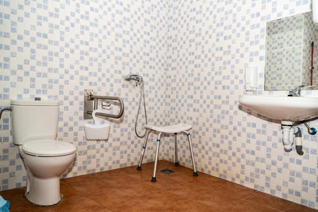 Koupelna v ubytování Albergue de Cuéllar