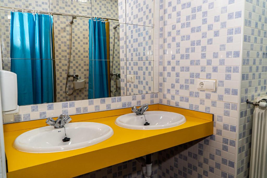 Koupelna v ubytování Albergue de Cuéllar